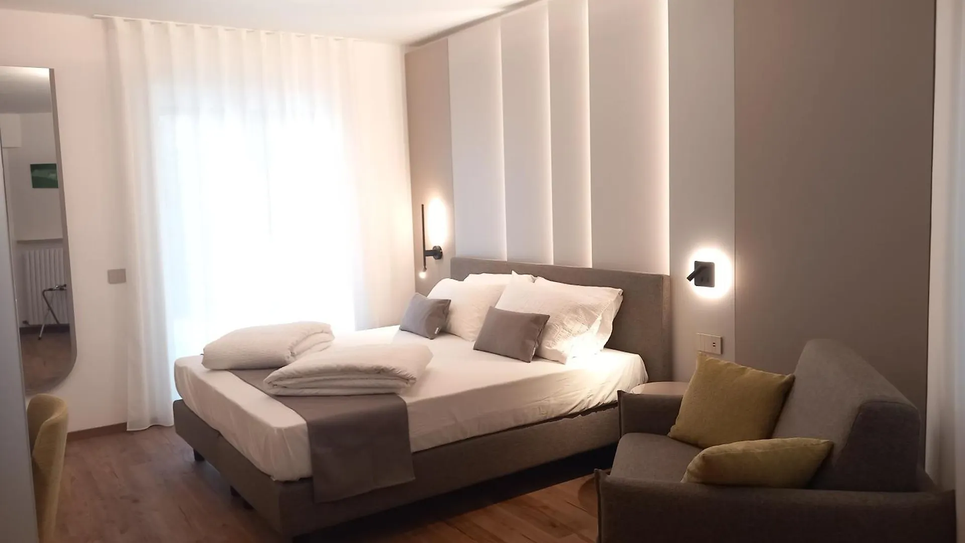 Hotel Pace Brenzone sul Garda 5*,  İtalya