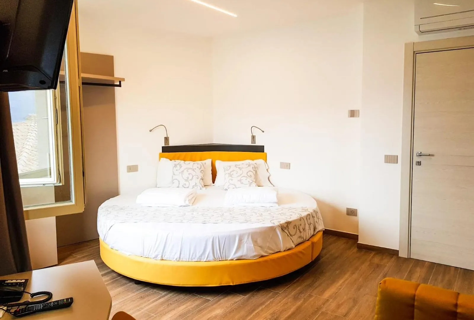 Hotel Pace Brenzone sul Garda 5*,  Italy