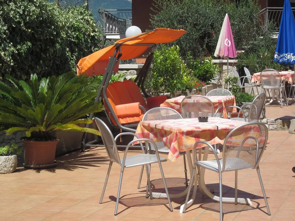 Hotel Pace Brenzone sul Garda 5*,