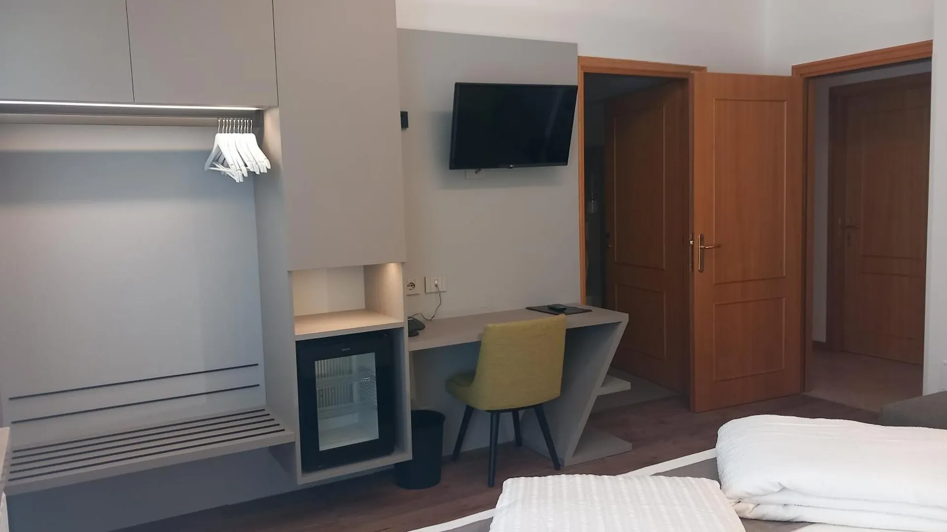 Hotel Pace Бренцоне-суль-Гарда