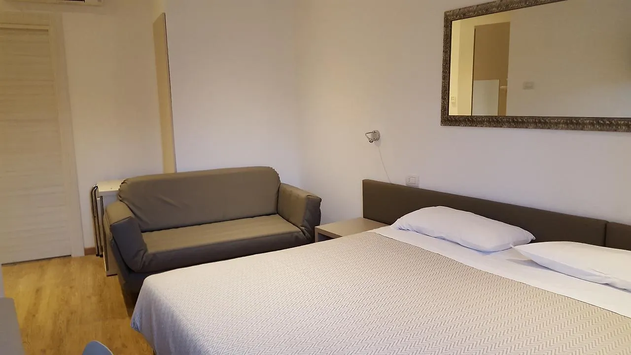 Hotel Pace Бренцоне-суль-Гарда